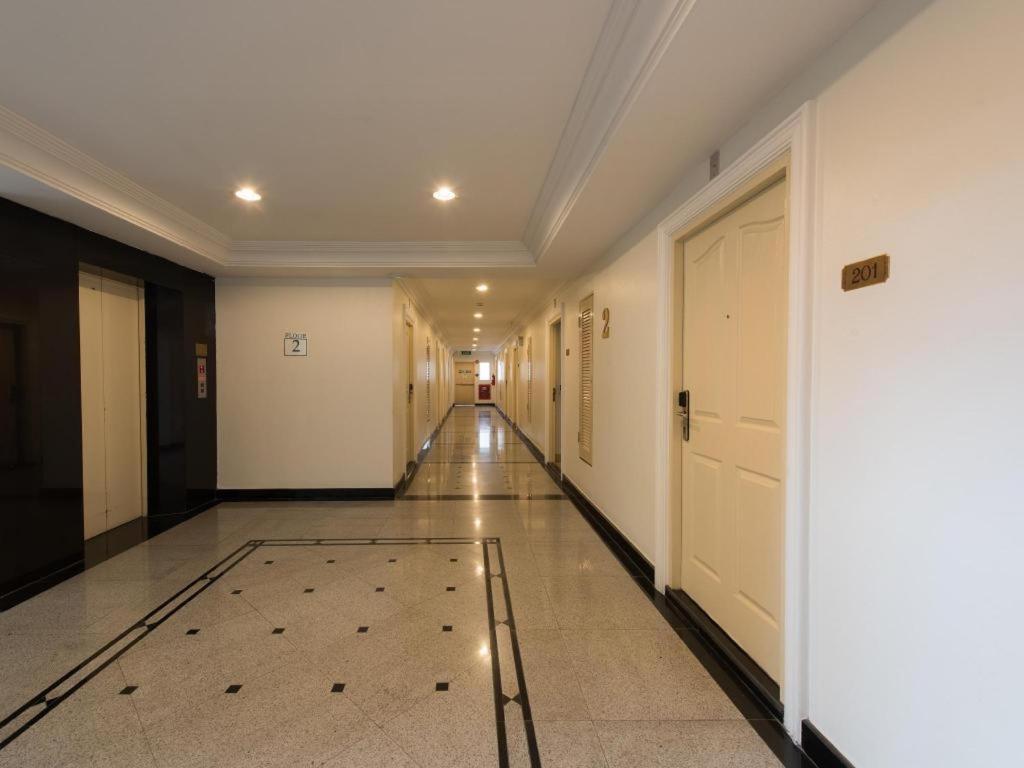 Romance Hotel Srinakarin Банкок Екстериор снимка