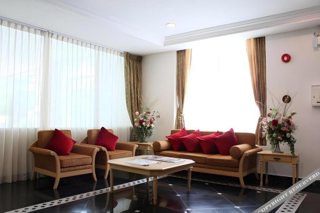 Romance Hotel Srinakarin Банкок Екстериор снимка