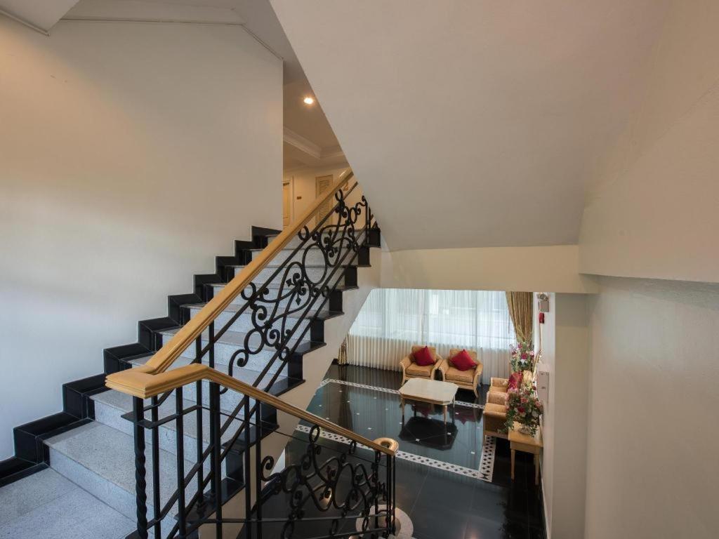 Romance Hotel Srinakarin Банкок Екстериор снимка