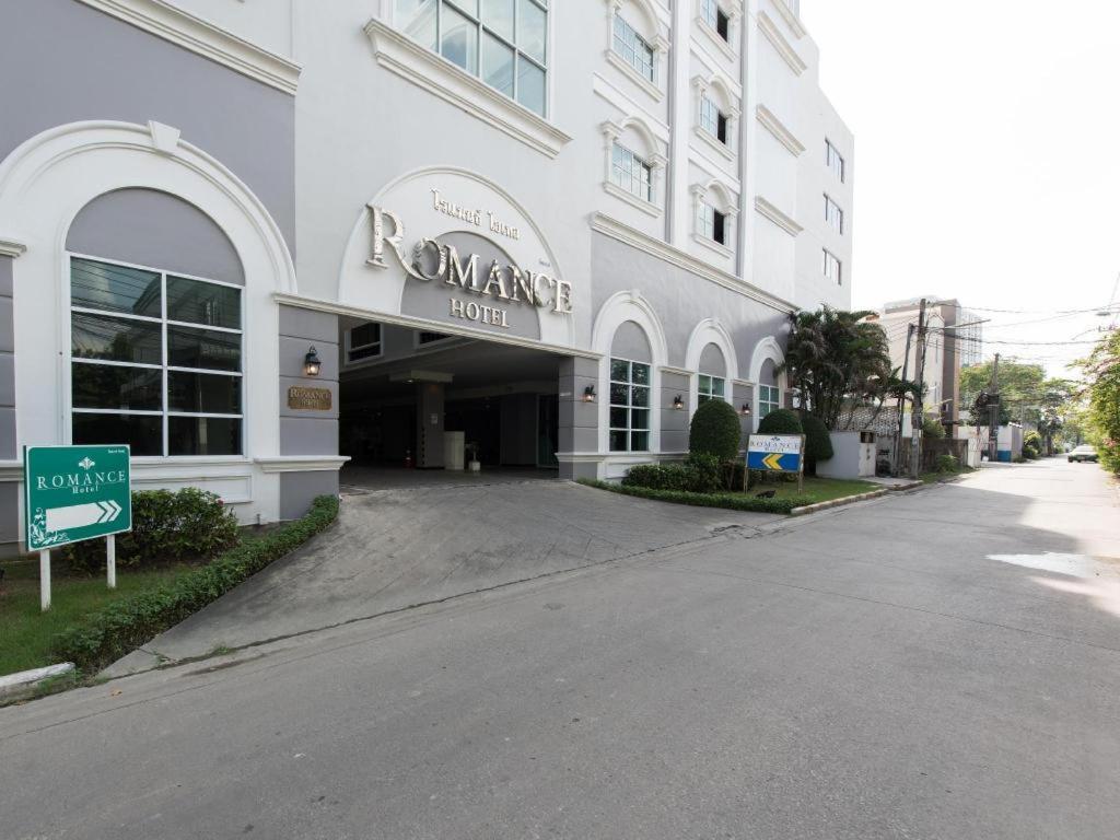 Romance Hotel Srinakarin Банкок Екстериор снимка