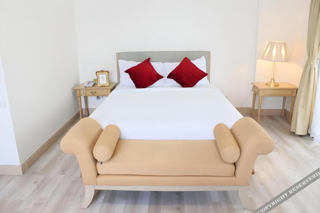 Romance Hotel Srinakarin Банкок Екстериор снимка