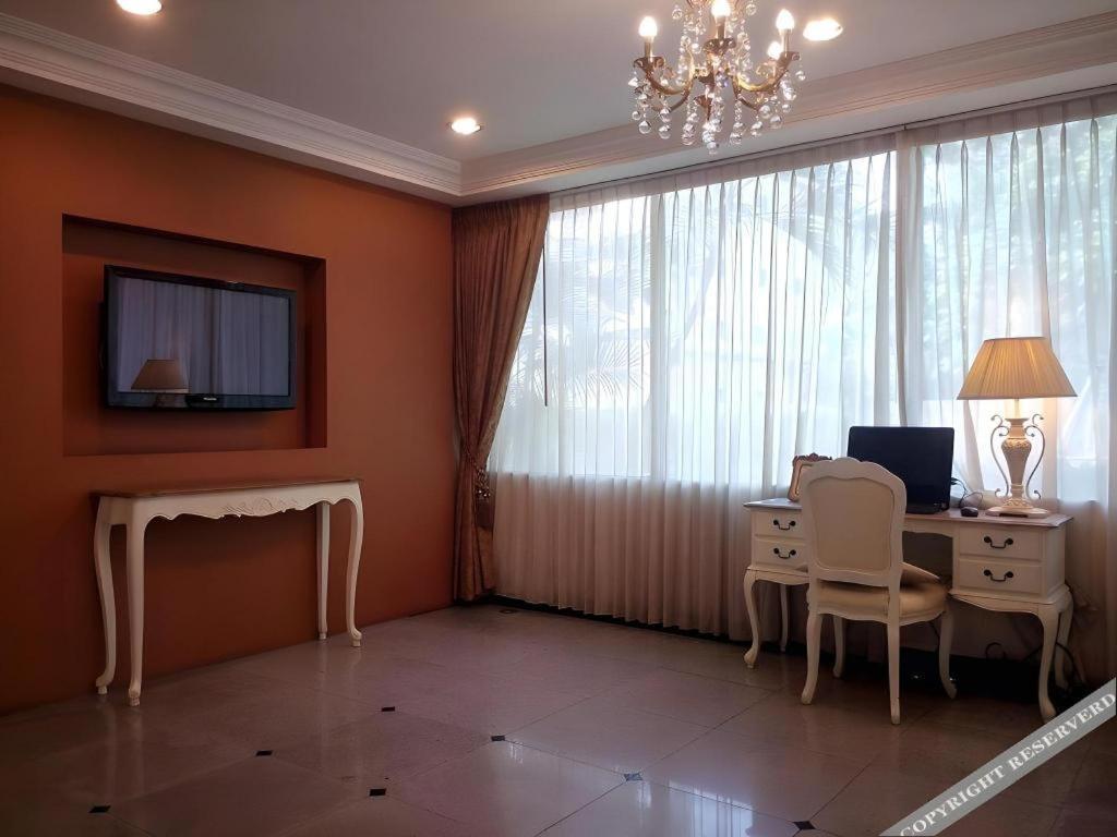 Romance Hotel Srinakarin Банкок Екстериор снимка