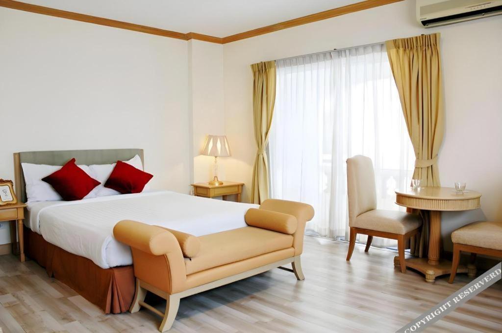Romance Hotel Srinakarin Банкок Екстериор снимка