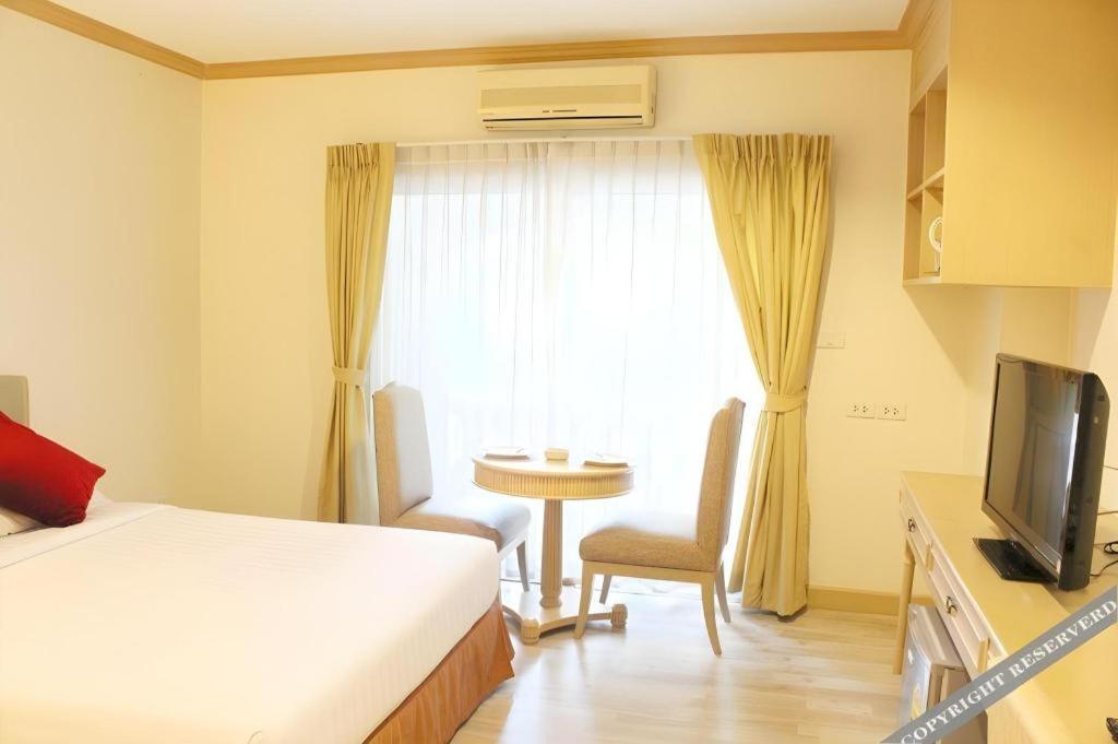 Romance Hotel Srinakarin Банкок Екстериор снимка