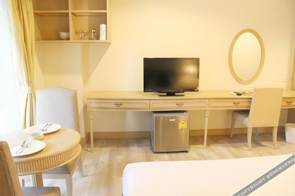 Romance Hotel Srinakarin Банкок Екстериор снимка