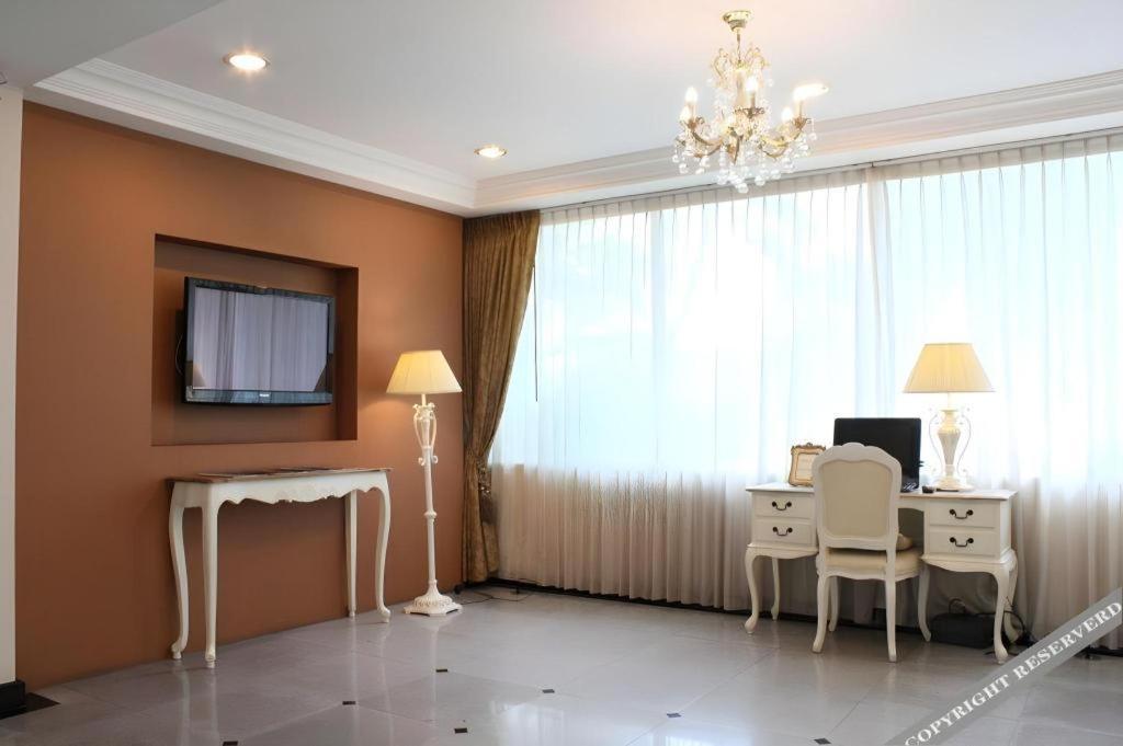 Romance Hotel Srinakarin Банкок Екстериор снимка