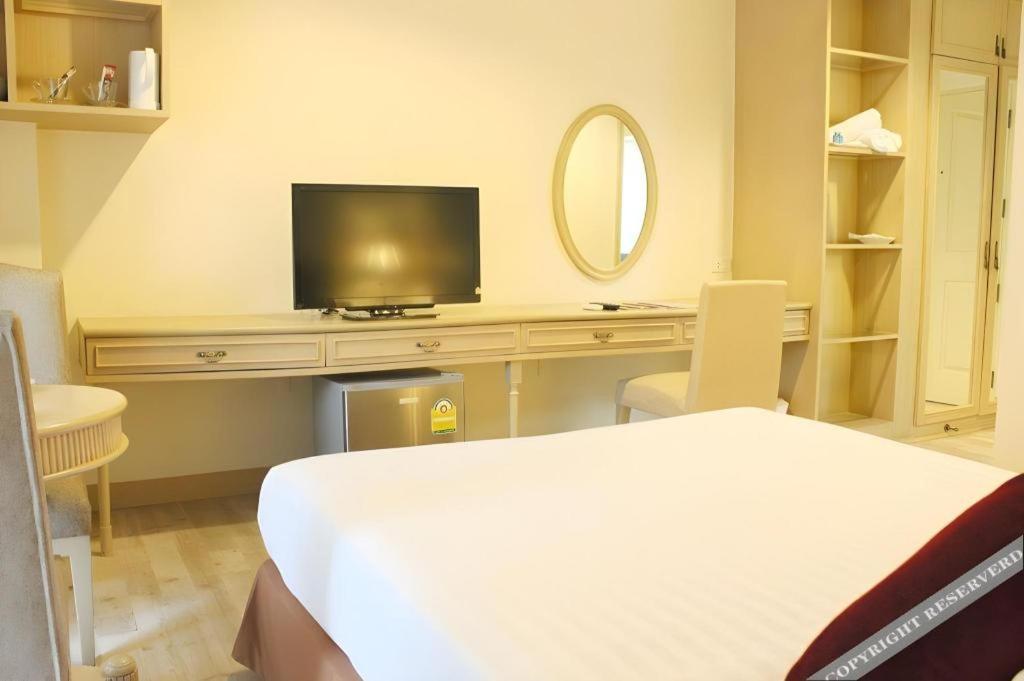 Romance Hotel Srinakarin Банкок Екстериор снимка