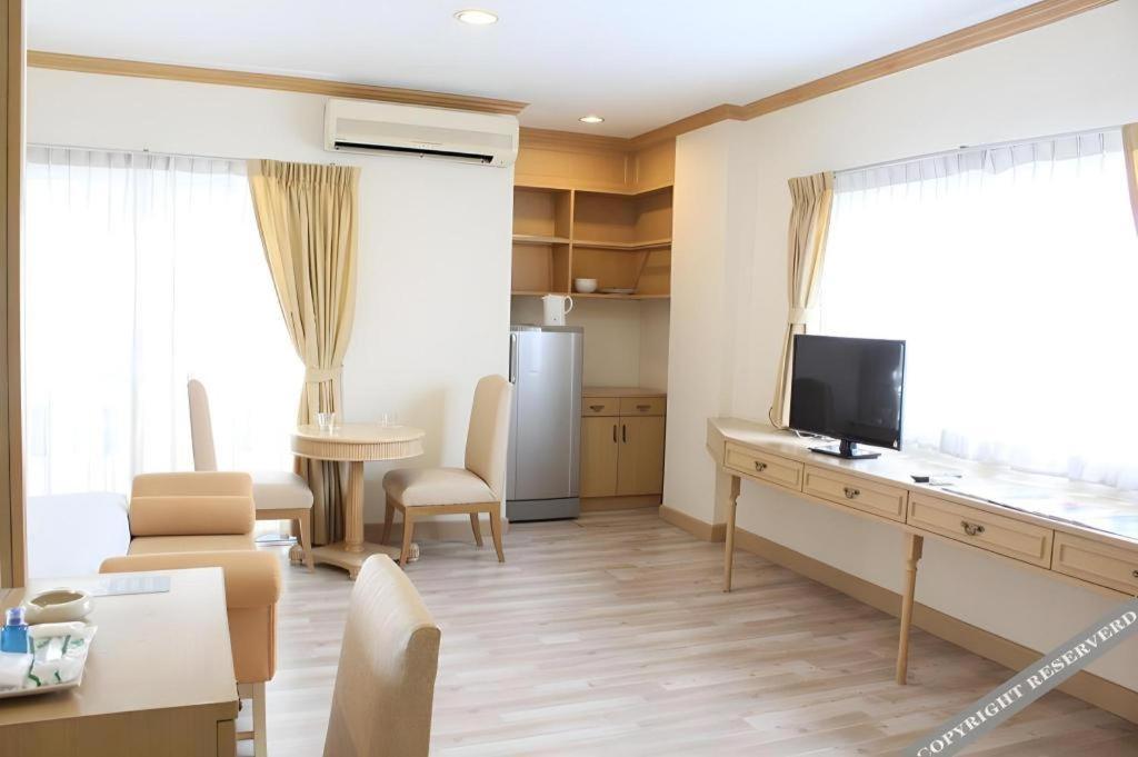 Romance Hotel Srinakarin Банкок Екстериор снимка