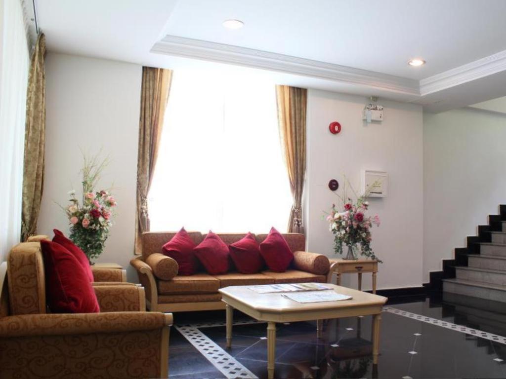 Romance Hotel Srinakarin Банкок Екстериор снимка