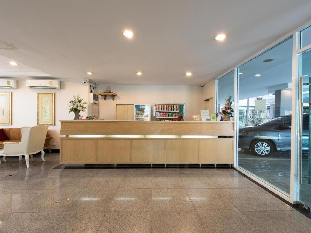Romance Hotel Srinakarin Банкок Екстериор снимка