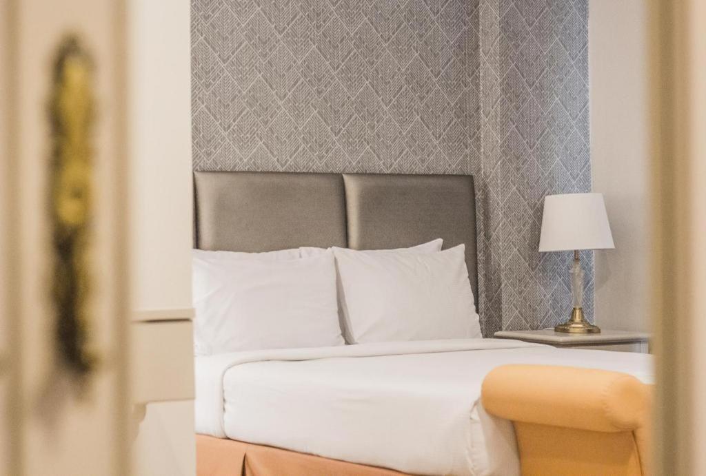 Romance Hotel Srinakarin Банкок Екстериор снимка
