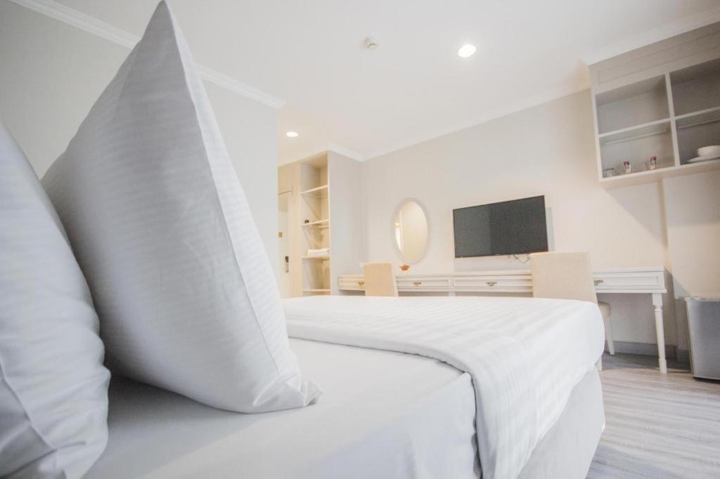 Romance Hotel Srinakarin Банкок Екстериор снимка