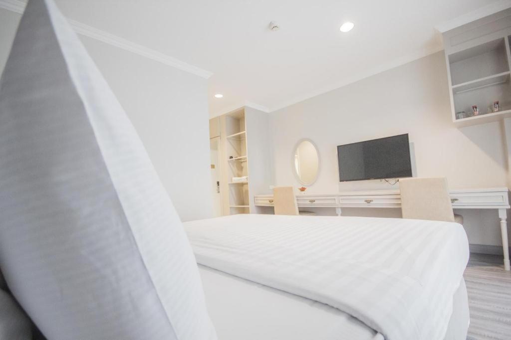 Romance Hotel Srinakarin Банкок Екстериор снимка