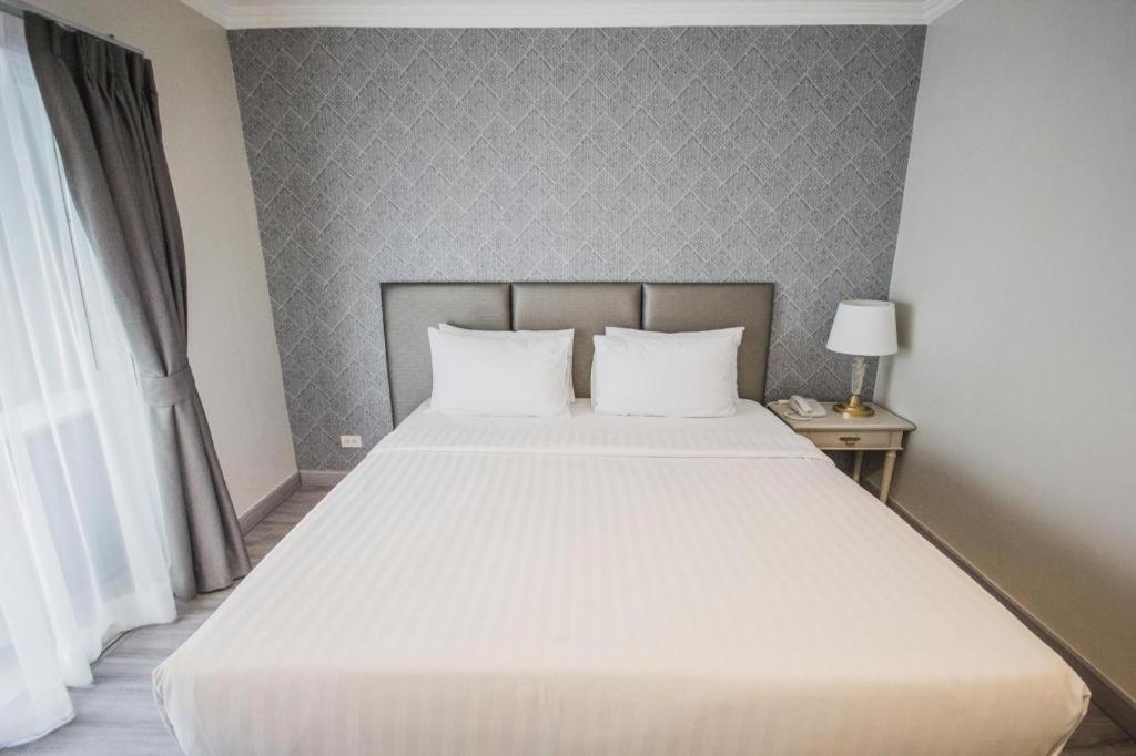 Romance Hotel Srinakarin Банкок Екстериор снимка