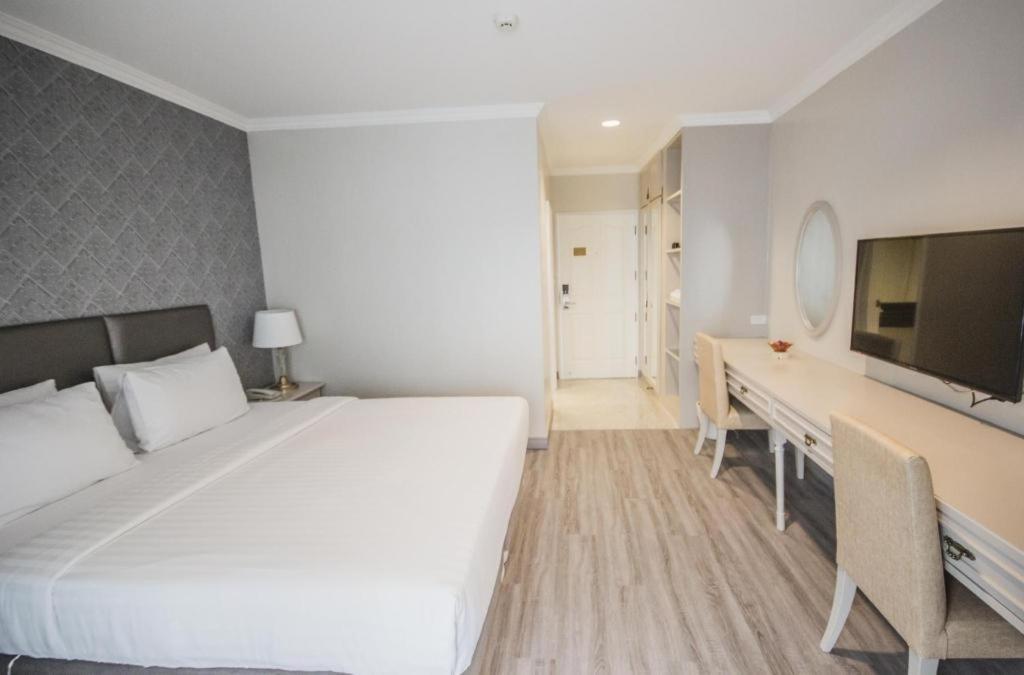 Romance Hotel Srinakarin Банкок Екстериор снимка