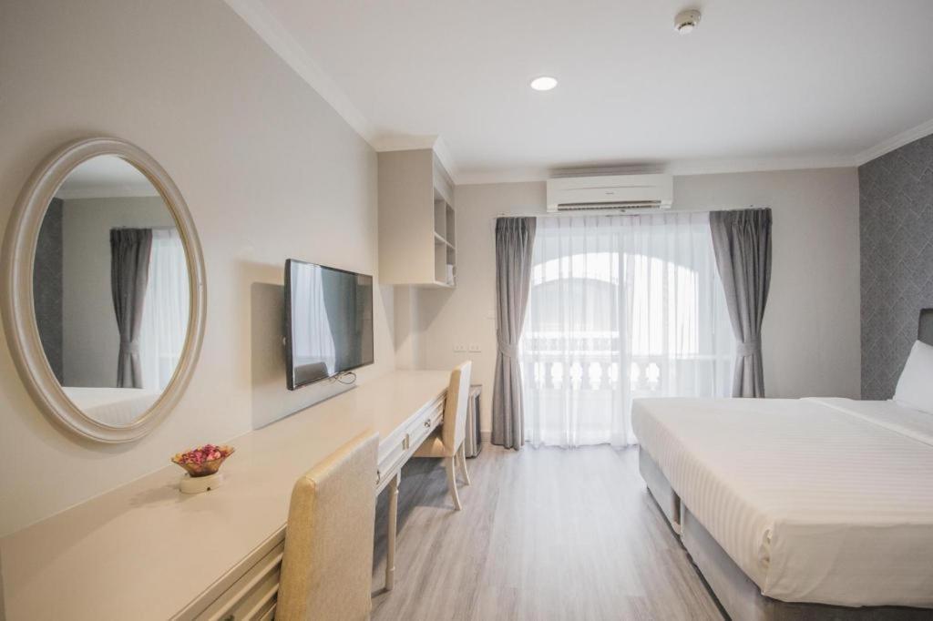 Romance Hotel Srinakarin Банкок Екстериор снимка