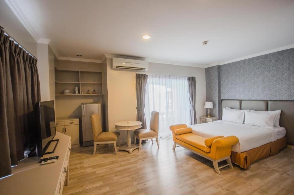 Romance Hotel Srinakarin Банкок Екстериор снимка