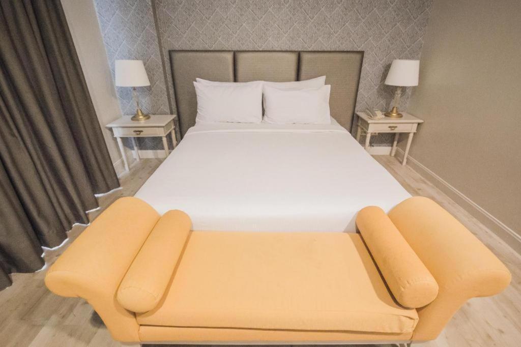 Romance Hotel Srinakarin Банкок Екстериор снимка